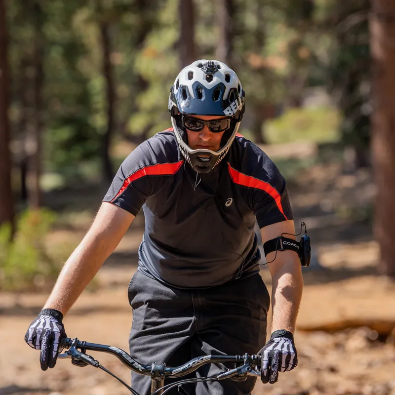 Fast-paced rides demand quick communication. CEECOACH keeps bikers connected in real time, whether calling out trail hazards, adjusting pace, or coordinating group rides.